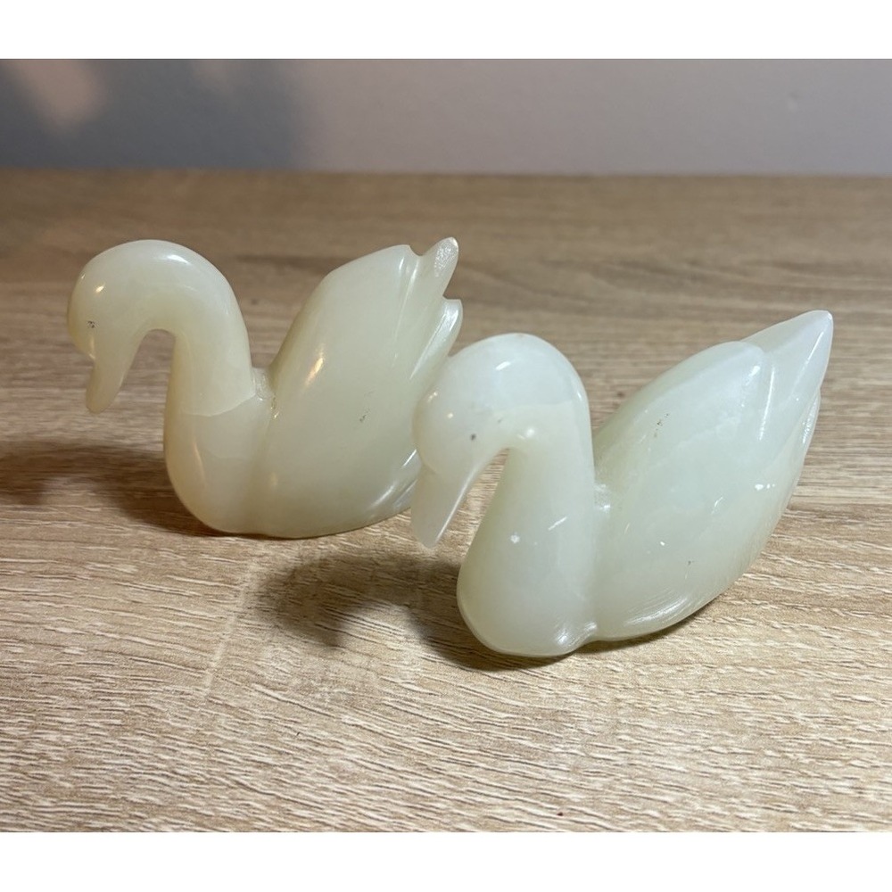 White Onyx Swan Carved Set of 2-1/2 in Tall x 3 in Long Set‎